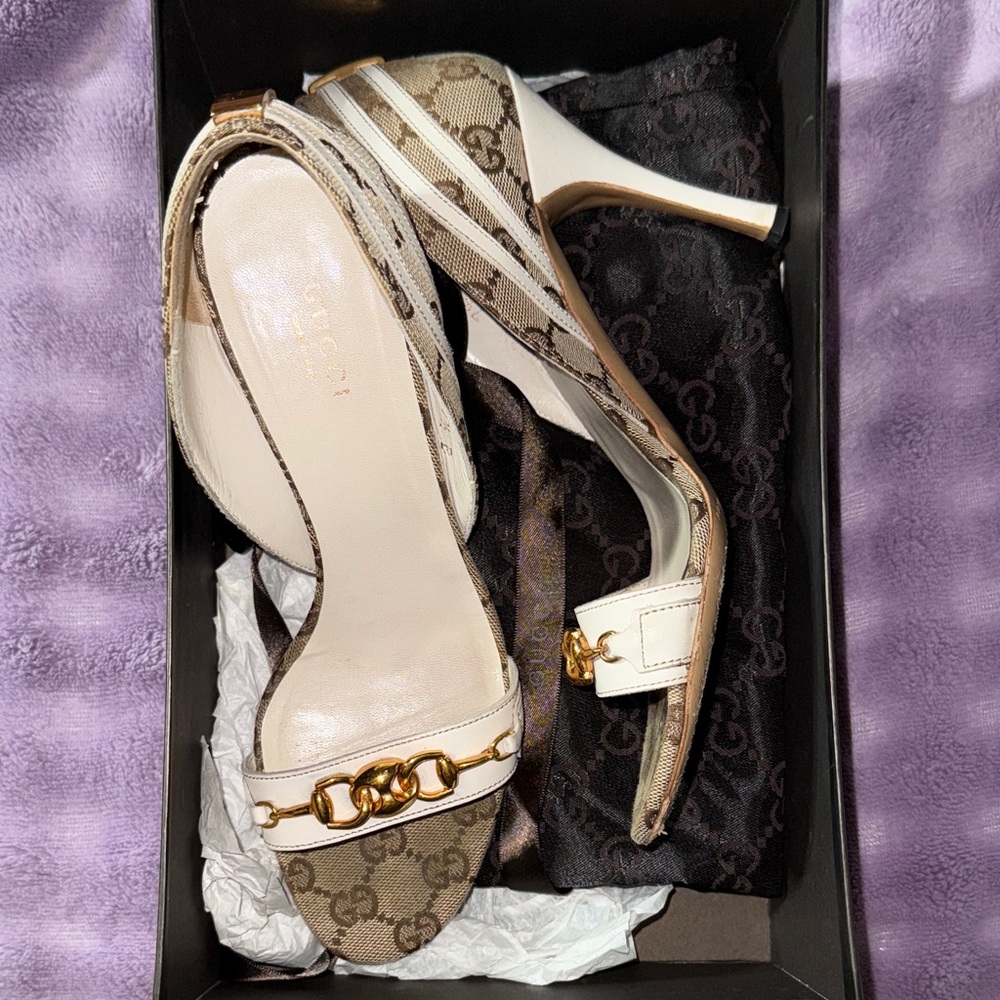 Gucci Beige Monogram Open-Toe Chain Detail Heels - Picture 3 of 11